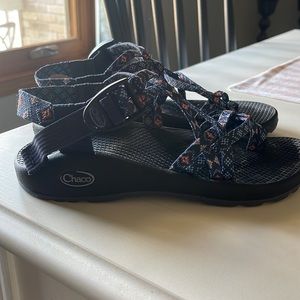 Womens chacos size 7